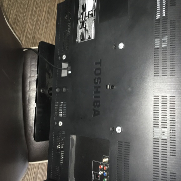 Toshiba 32" Class LED 720p 60Hz HDTV - Picture 5 of 5